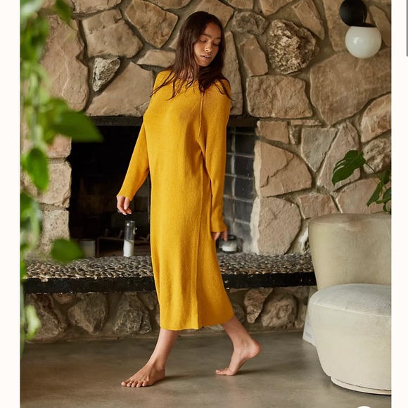 SOLD ✨FREE PEOPLE Santa Barbara Gold Honey Slouchy Knit Sweater Dress (Small) - Picture 2 of 9